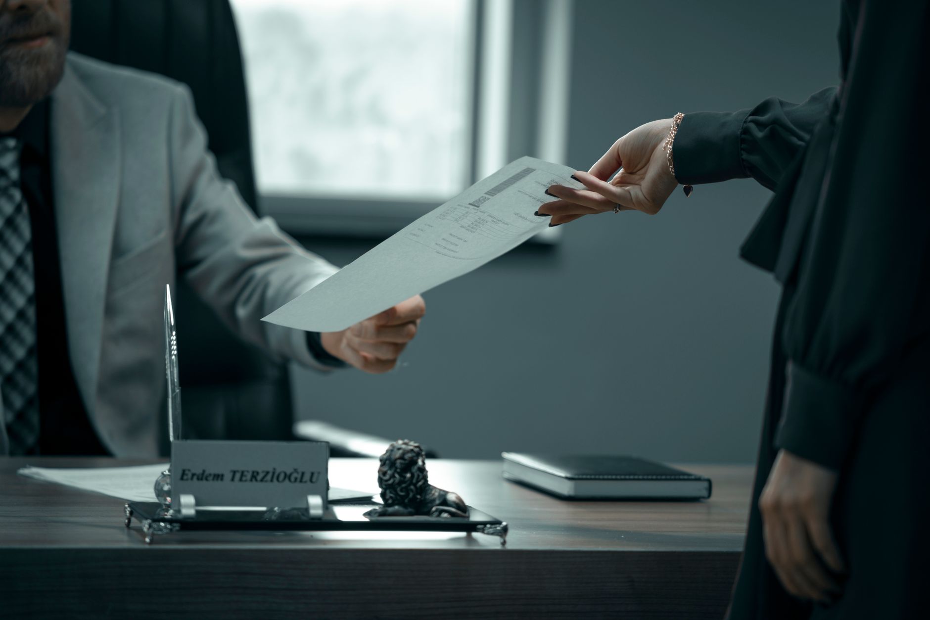 Tutuklama Nedir? Tutuklama Şartları, Süreci ve Hukuki Haklarınız